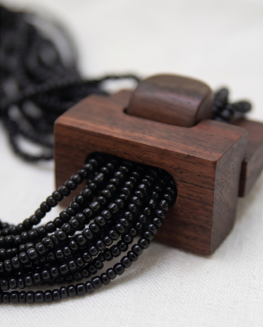 Perla: collana perline di vetro e legno