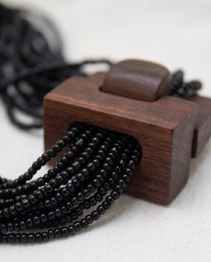 Perla: collana perline di vetro e legno