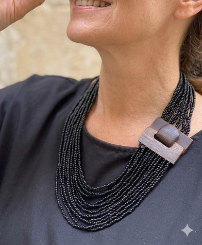 Perla: collana perline di vetro e legno